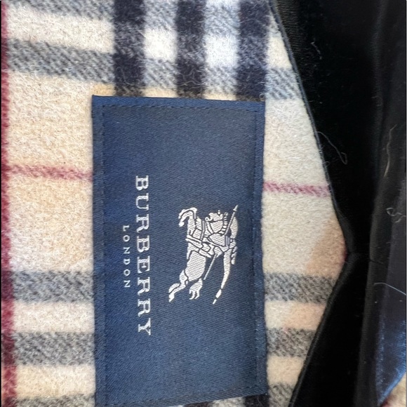 Burberry Red Quilted Coat - Picture 11 of 15